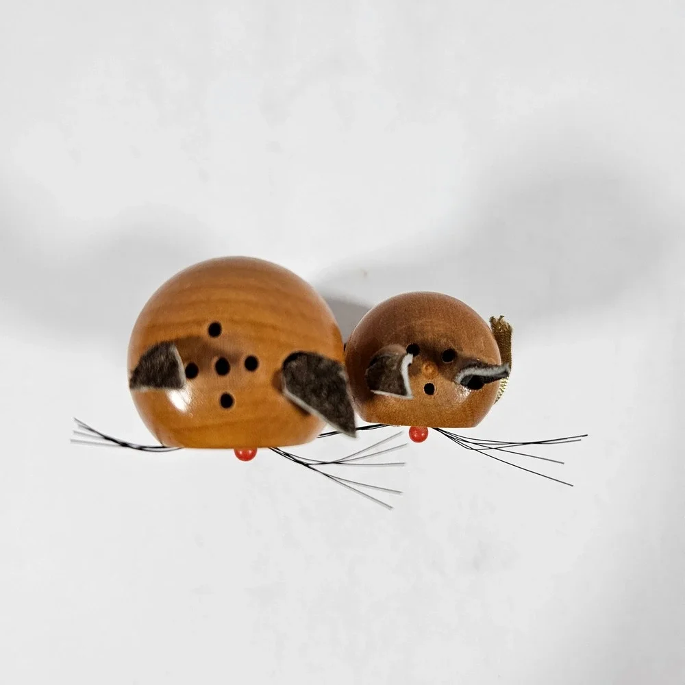 Vintage Jamaica Wood Magnetic Cat Salt & Pepper Shakers Mid Century Souvenir Set